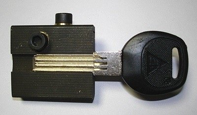 Приспособление для изготовления вертикальных полукруглых ключей