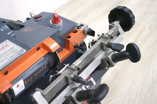Станок для изготовления ключей KeyWorld (Fei-Fei) 100Е3 Станок для изготовления ключей KeyWorld (Fei-Fei) 100Е3